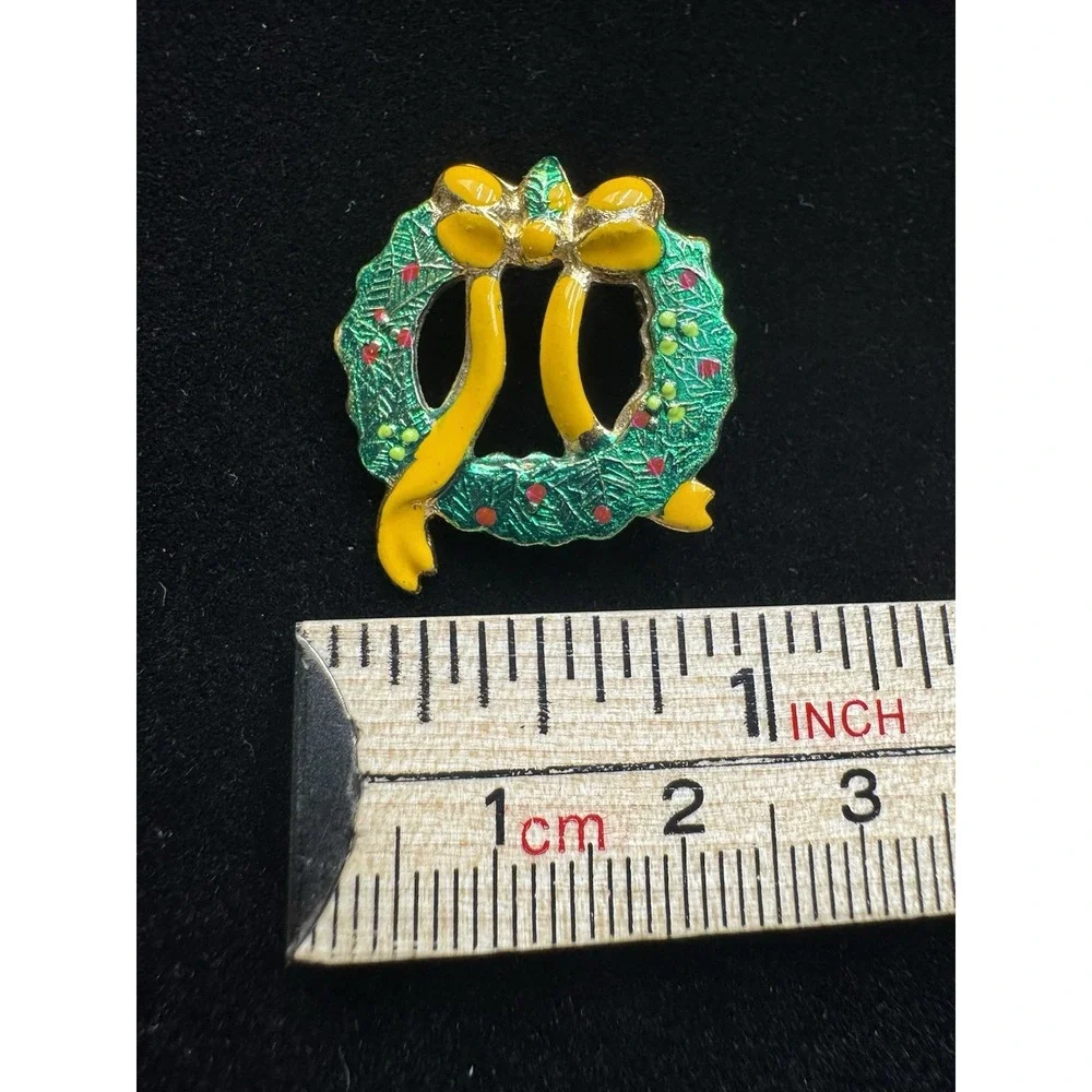Green Yellow Red Enamel Metal Christmas Wreath Bow Brooch Pin